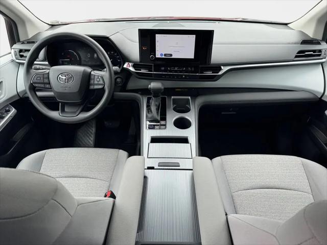 2025 Toyota Sienna LE