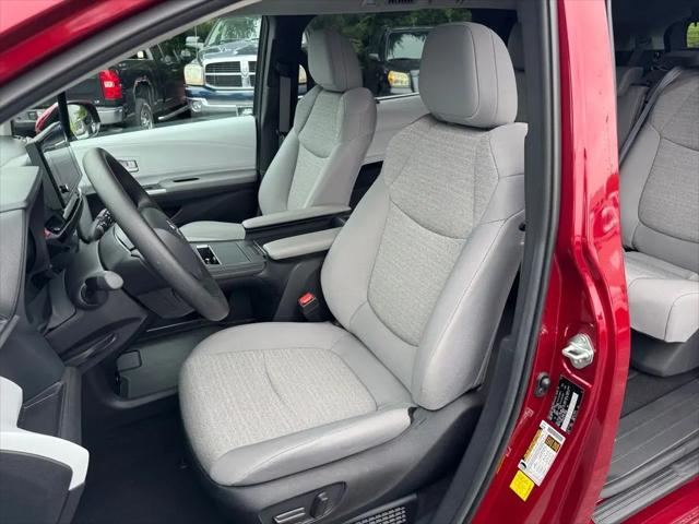 2025 Toyota Sienna LE