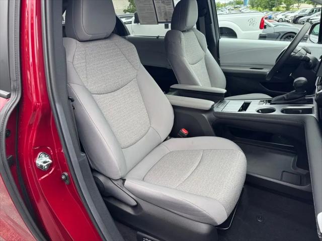 2025 Toyota Sienna LE