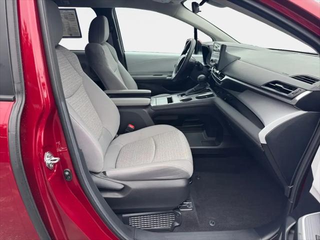 2025 Toyota Sienna LE