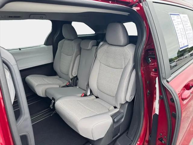 2025 Toyota Sienna LE