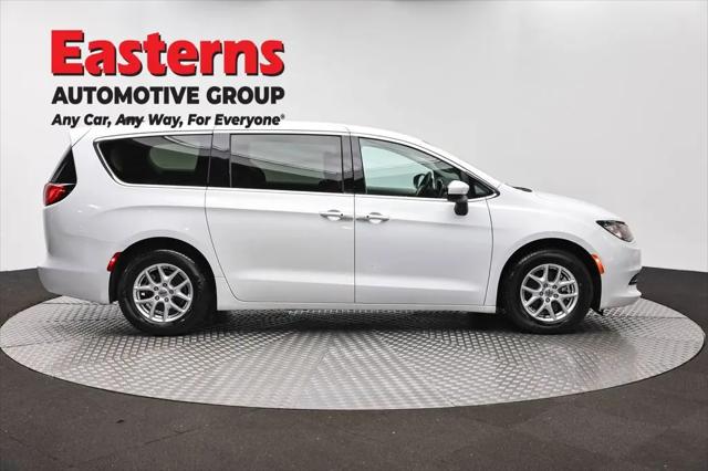 2023 Chrysler Voyager LX