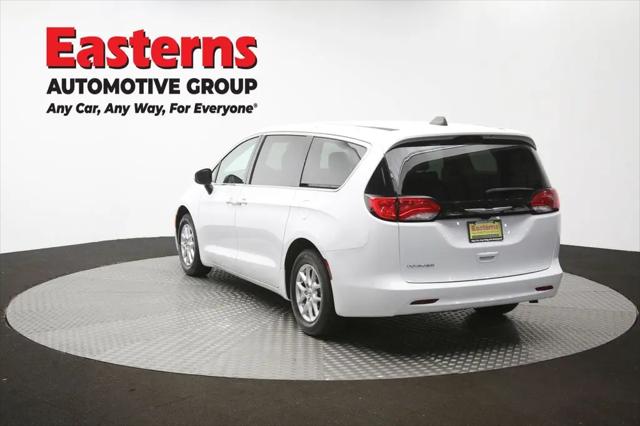 2023 Chrysler Voyager LX
