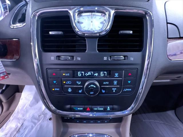 2015 Chrysler Town & Country Limited Platinum