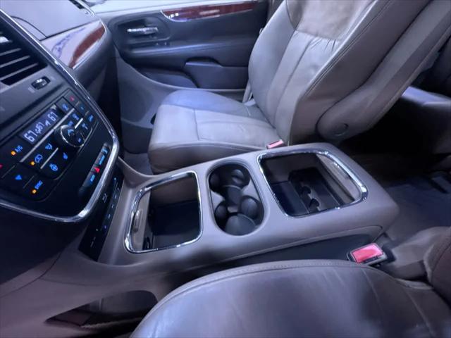2015 Chrysler Town & Country Limited Platinum