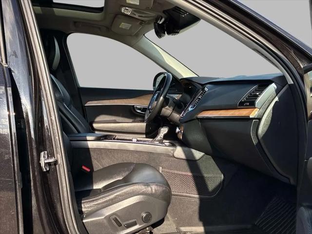2021 Volvo XC90 T6 Momentum 7 Passenger
