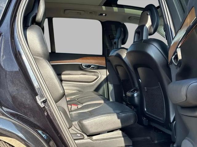 2021 Volvo XC90 T6 Momentum 7 Passenger