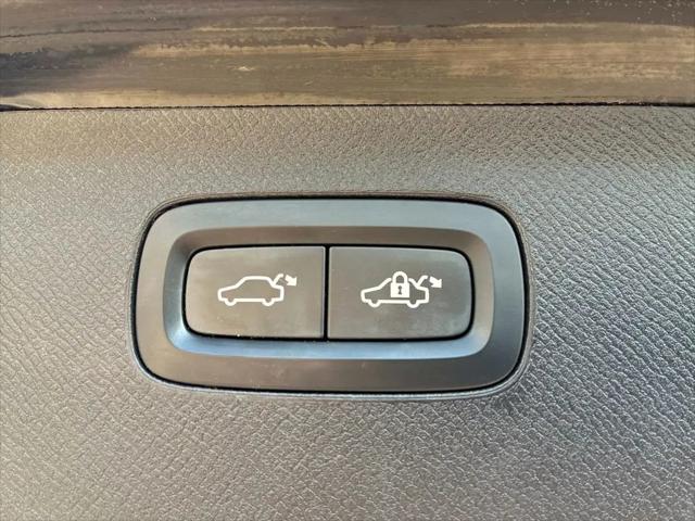 2021 Volvo XC90 T6 Momentum 7 Passenger