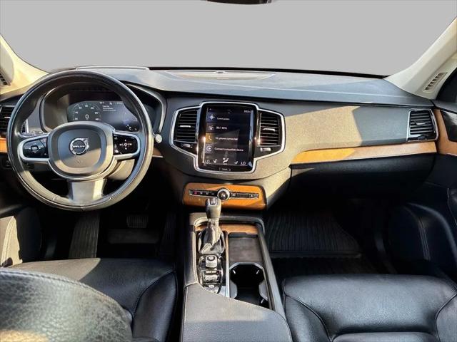 2021 Volvo XC90 T6 Momentum 7 Passenger