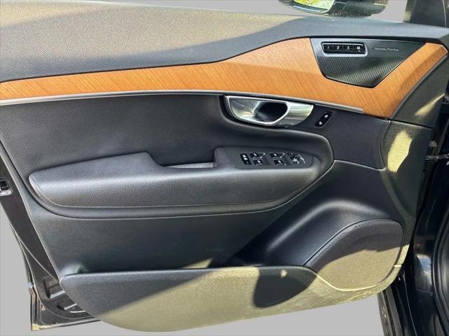 2021 Volvo XC90 T6 Momentum 7 Passenger