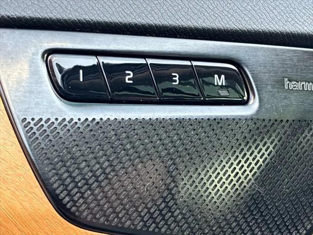 2021 Volvo XC90 T6 Momentum 7 Passenger