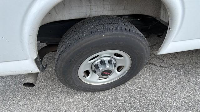 2025 GMC Savana Passenger RWD 3500 Extended Wheelbase LT