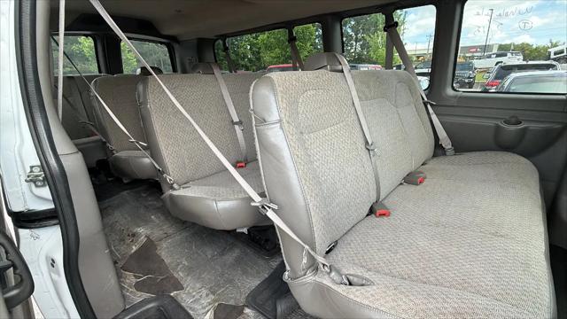2025 GMC Savana Passenger RWD 3500 Extended Wheelbase LT