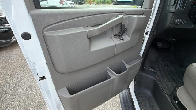 2025 GMC Savana Passenger RWD 3500 Extended Wheelbase LT