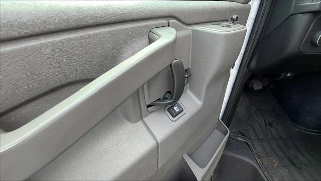2025 GMC Savana Passenger RWD 3500 Extended Wheelbase LT