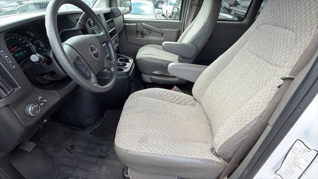 2025 GMC Savana Passenger RWD 3500 Extended Wheelbase LT