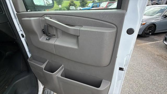 2025 GMC Savana Passenger RWD 3500 Extended Wheelbase LT