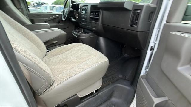 2025 GMC Savana Passenger RWD 3500 Extended Wheelbase LT