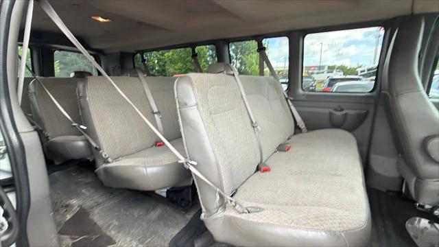2025 GMC Savana Passenger RWD 3500 Extended Wheelbase LT