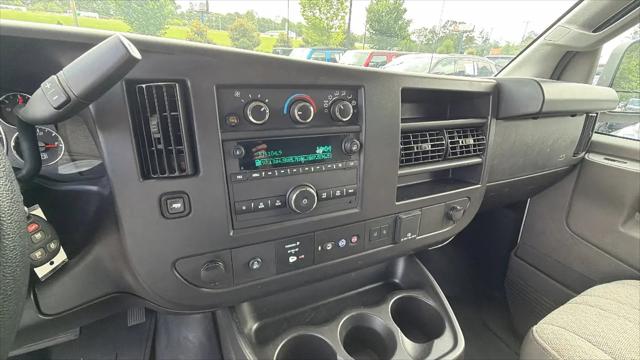 2025 GMC Savana Passenger RWD 3500 Extended Wheelbase LT