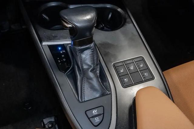 2024 Lexus UX 250h Premium