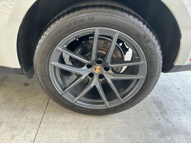 2023 Porsche Macan T