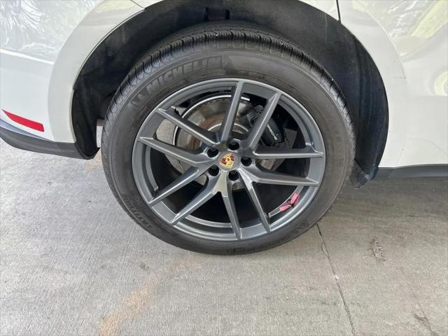 2023 Porsche Macan T