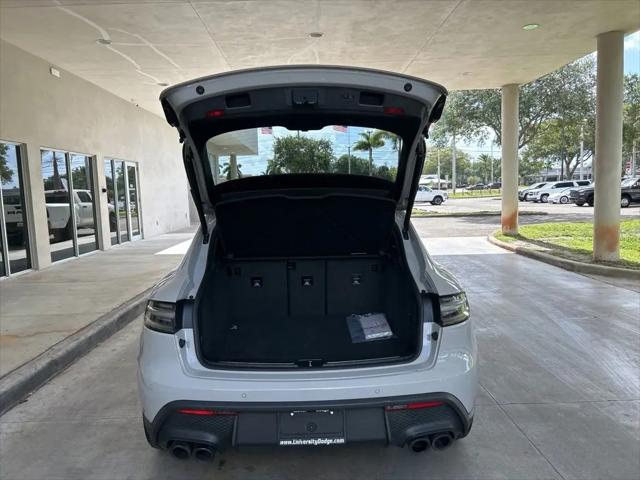 2023 Porsche Macan T