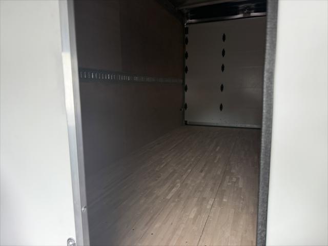 2027 Ford E-Series Cutaway Box Dry Freight