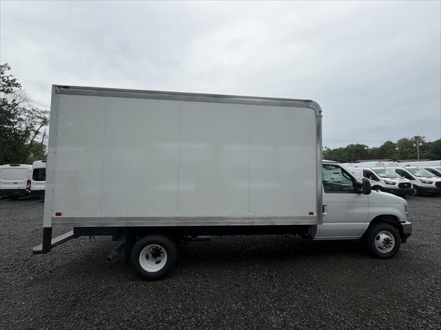 2027 Ford E-Series Cutaway Box Dry Freight
