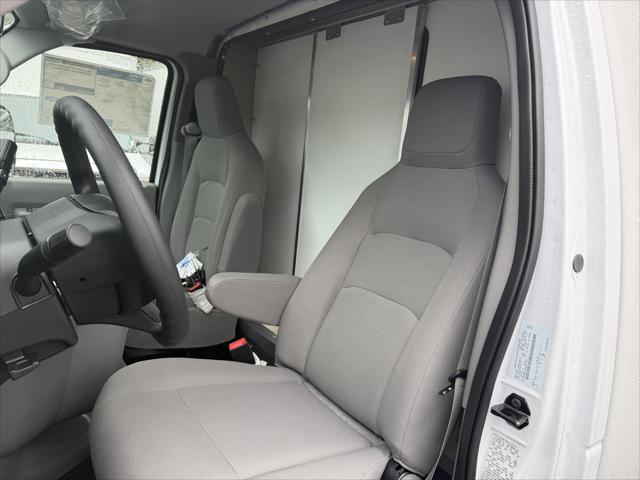 2027 Ford E-Series Cutaway Box Dry Freight