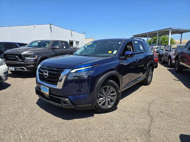 2025 Nissan Pathfinder SV 4WD