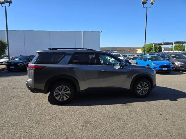 2025 Nissan Pathfinder SV FWD