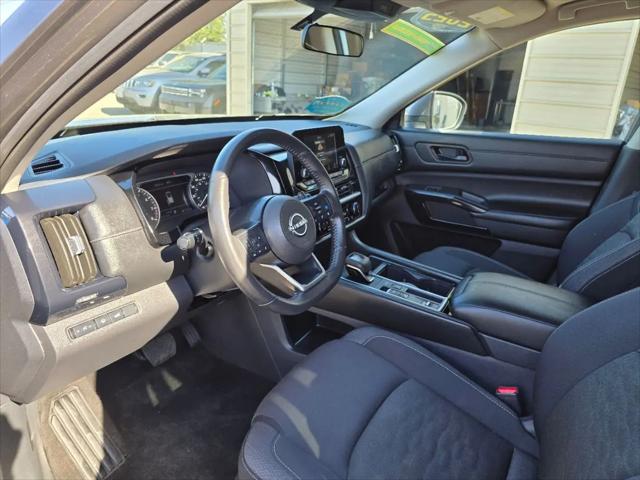 2025 Nissan Pathfinder SV FWD