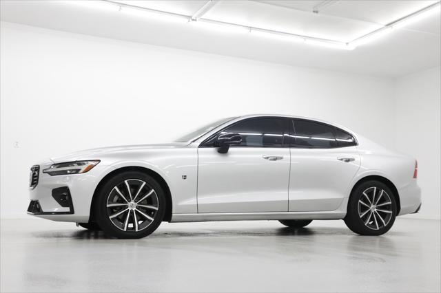 2022 Volvo S60 B5 Momentum