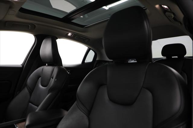 2022 Volvo S60 B5 Momentum