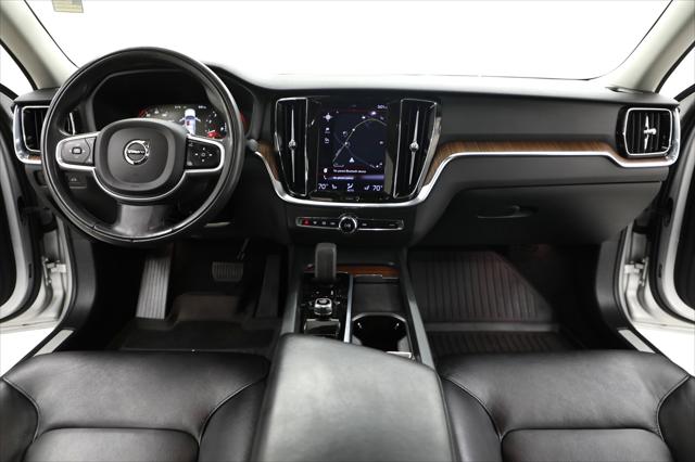 2022 Volvo S60 B5 Momentum
