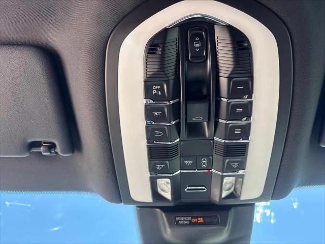 2022 Porsche Macan Macan