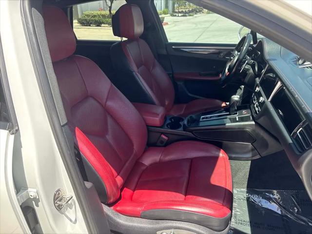 2022 Porsche Macan Macan