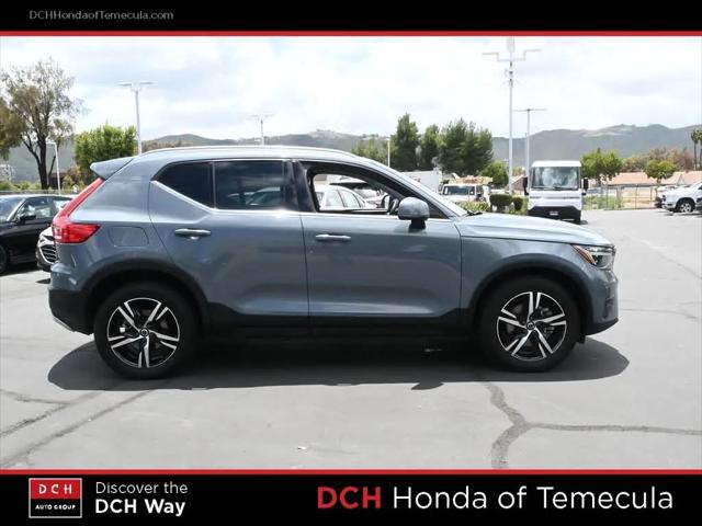 2023 Volvo XC40 B5 Plus Bright Theme