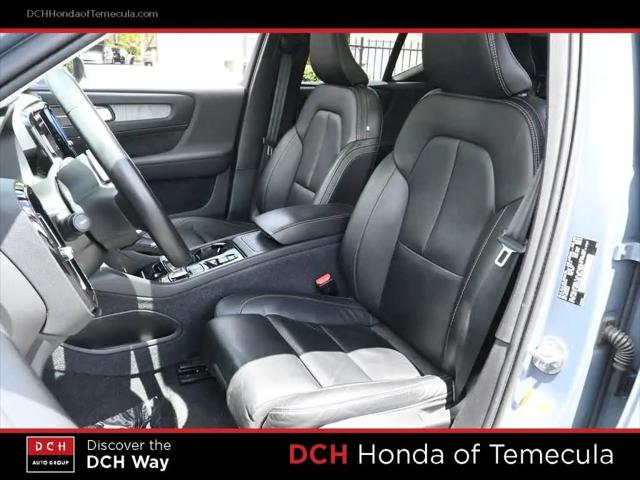 2023 Volvo XC40 B5 Plus Bright Theme