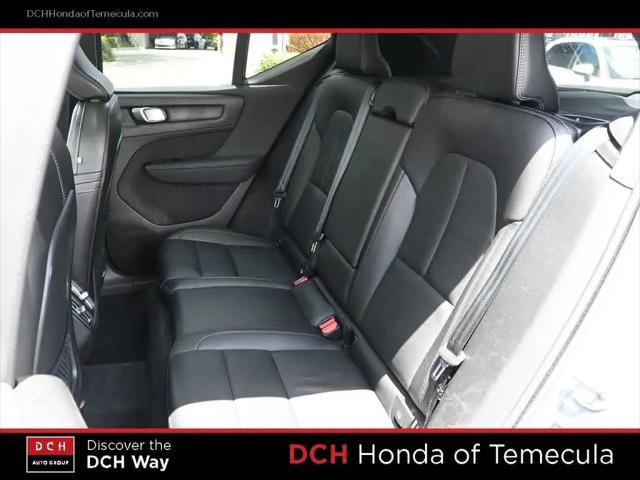 2023 Volvo XC40 B5 Plus Bright Theme