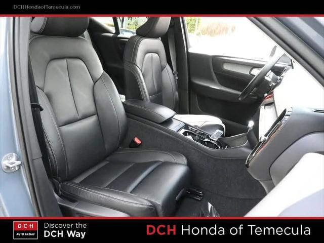 2023 Volvo XC40 B5 Plus Bright Theme