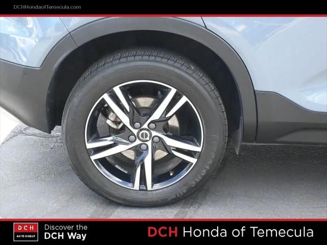 2023 Volvo XC40 B5 Plus Bright Theme