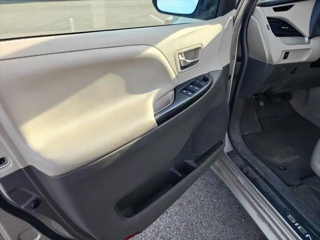 2016 Toyota Sienna LE 7 Passenger