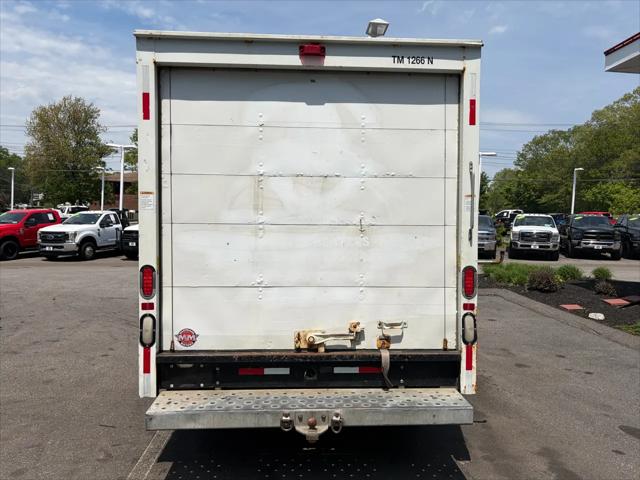 2011 GMC Savana Cutaway Work Van