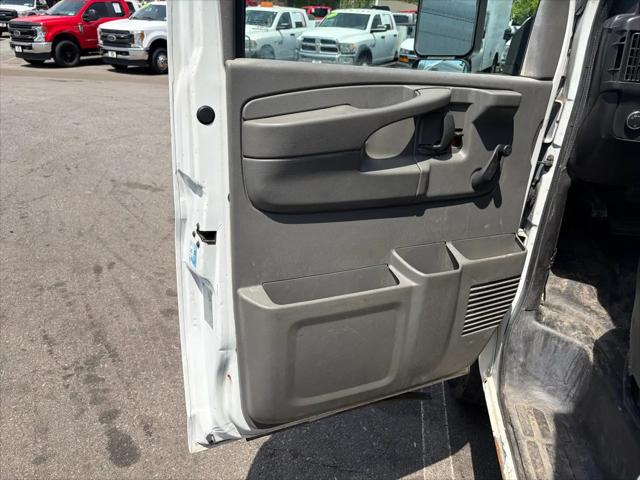 2011 GMC Savana Cutaway Work Van