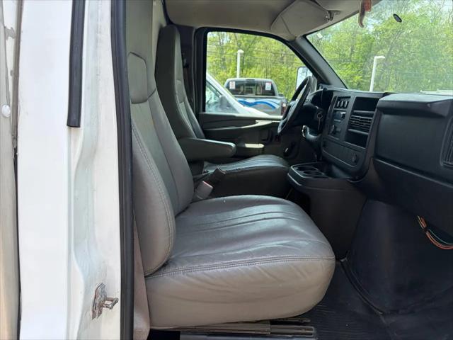 2011 GMC Savana Cutaway Work Van