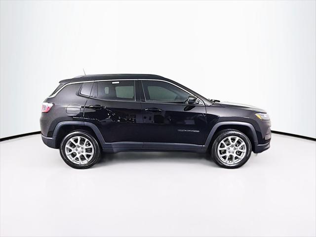 2024 Jeep Compass Latitude Lux FWD