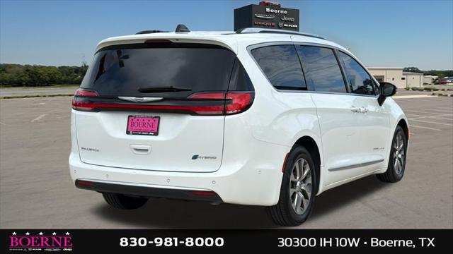 2025 Chrysler Pacifica Hybrid Pinnacle